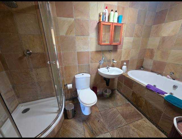 4 BEDROOM HOUSE FOR SALE IN LINDEQUESDRIF